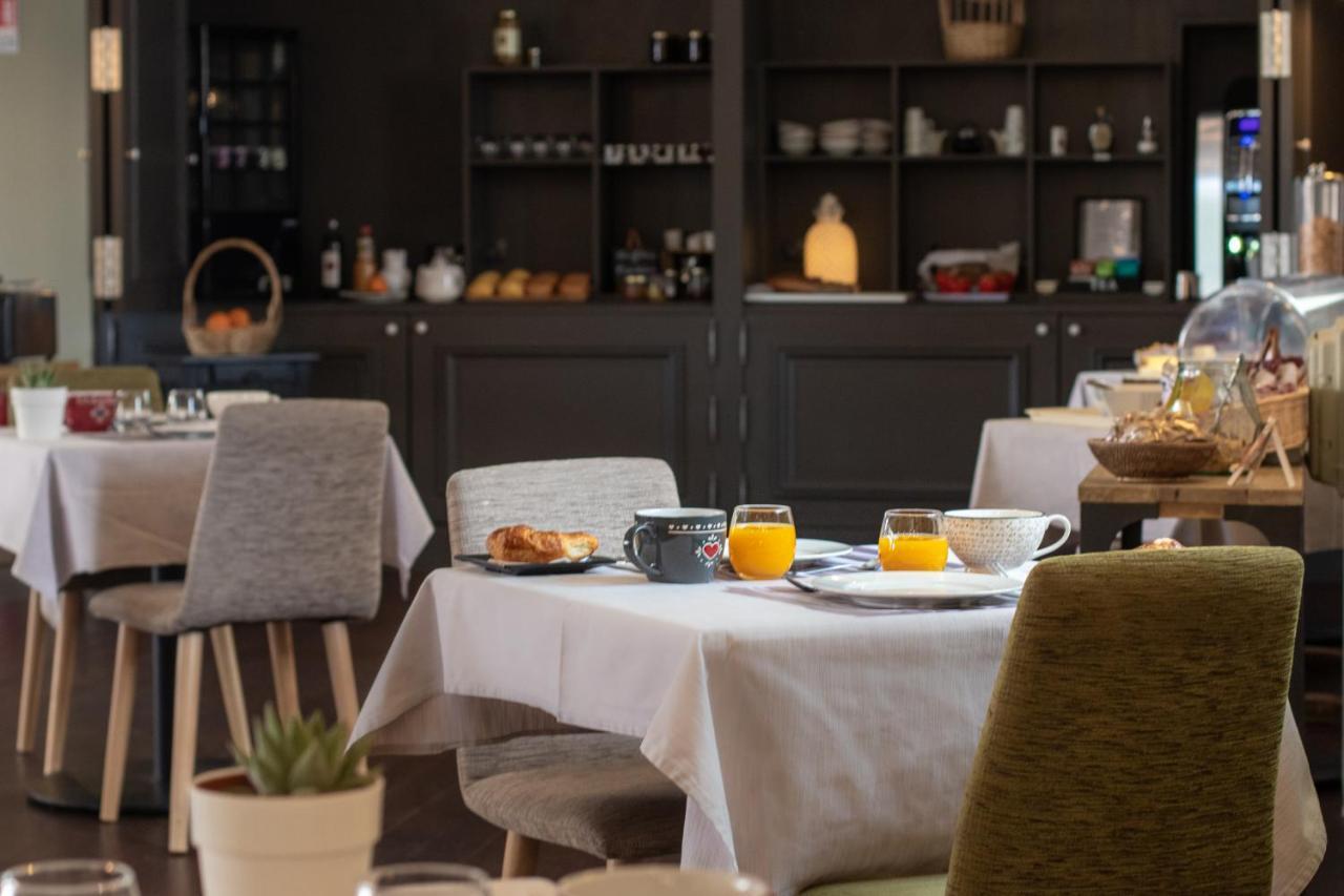Logis Hotel Tante Yvonne & Son Restaurant Semi-Gastronomique - Lyon Nord Quincieux エクステリア 写真