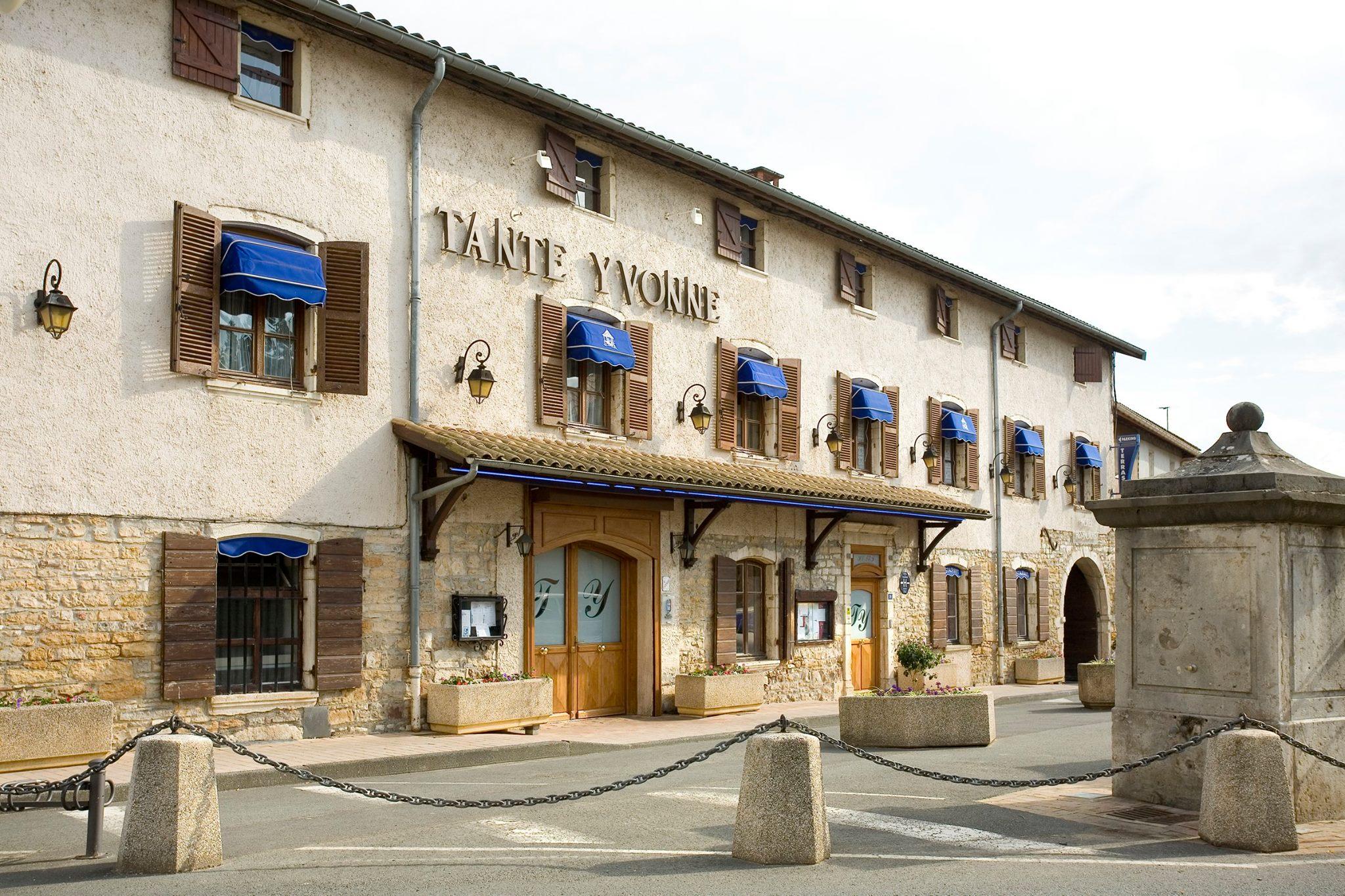 Logis Hotel Tante Yvonne & Son Restaurant Semi-Gastronomique - Lyon Nord Quincieux エクステリア 写真