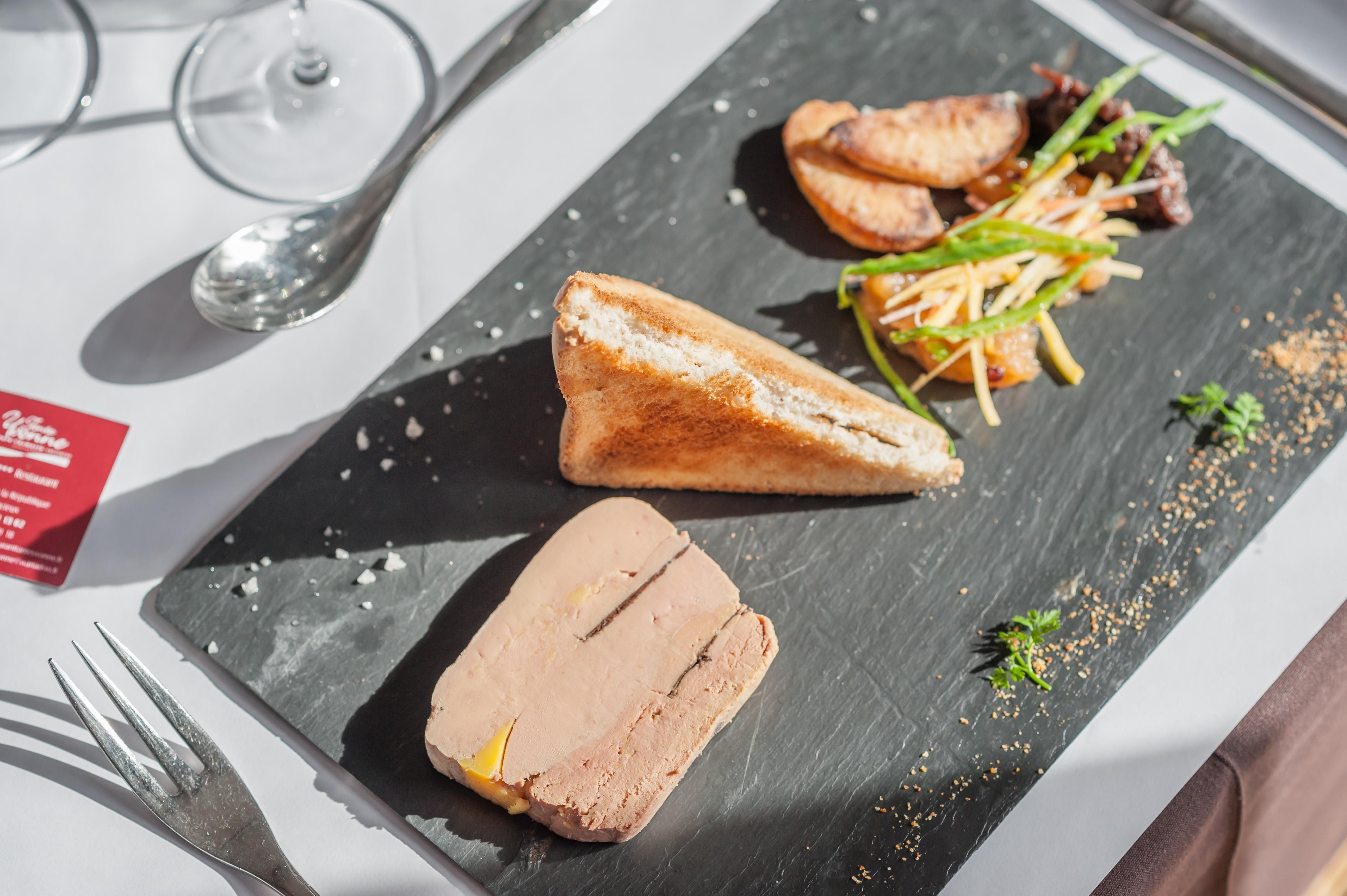 Logis Hotel Tante Yvonne & Son Restaurant Semi-Gastronomique - Lyon Nord Quincieux エクステリア 写真