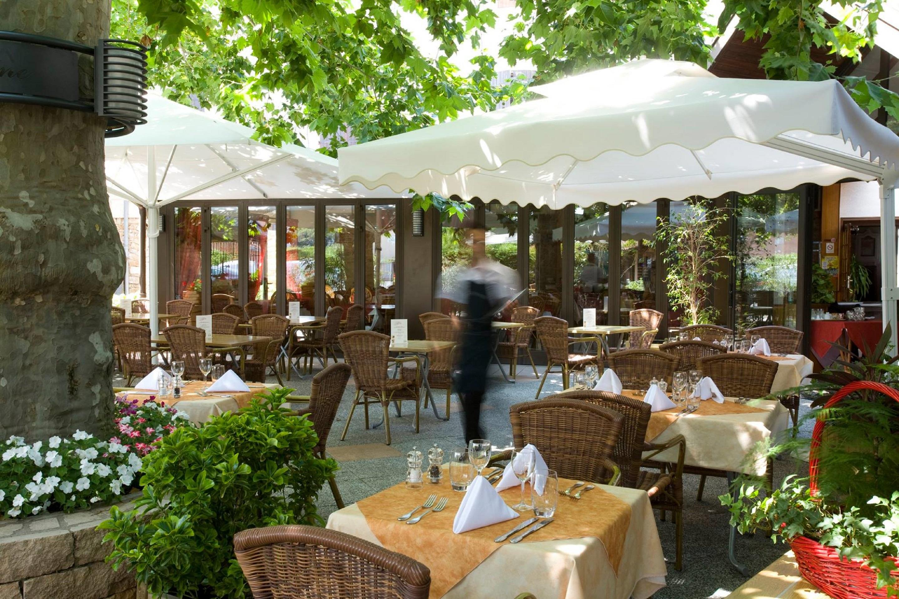 Logis Hotel Tante Yvonne & Son Restaurant Semi-Gastronomique - Lyon Nord Quincieux エクステリア 写真