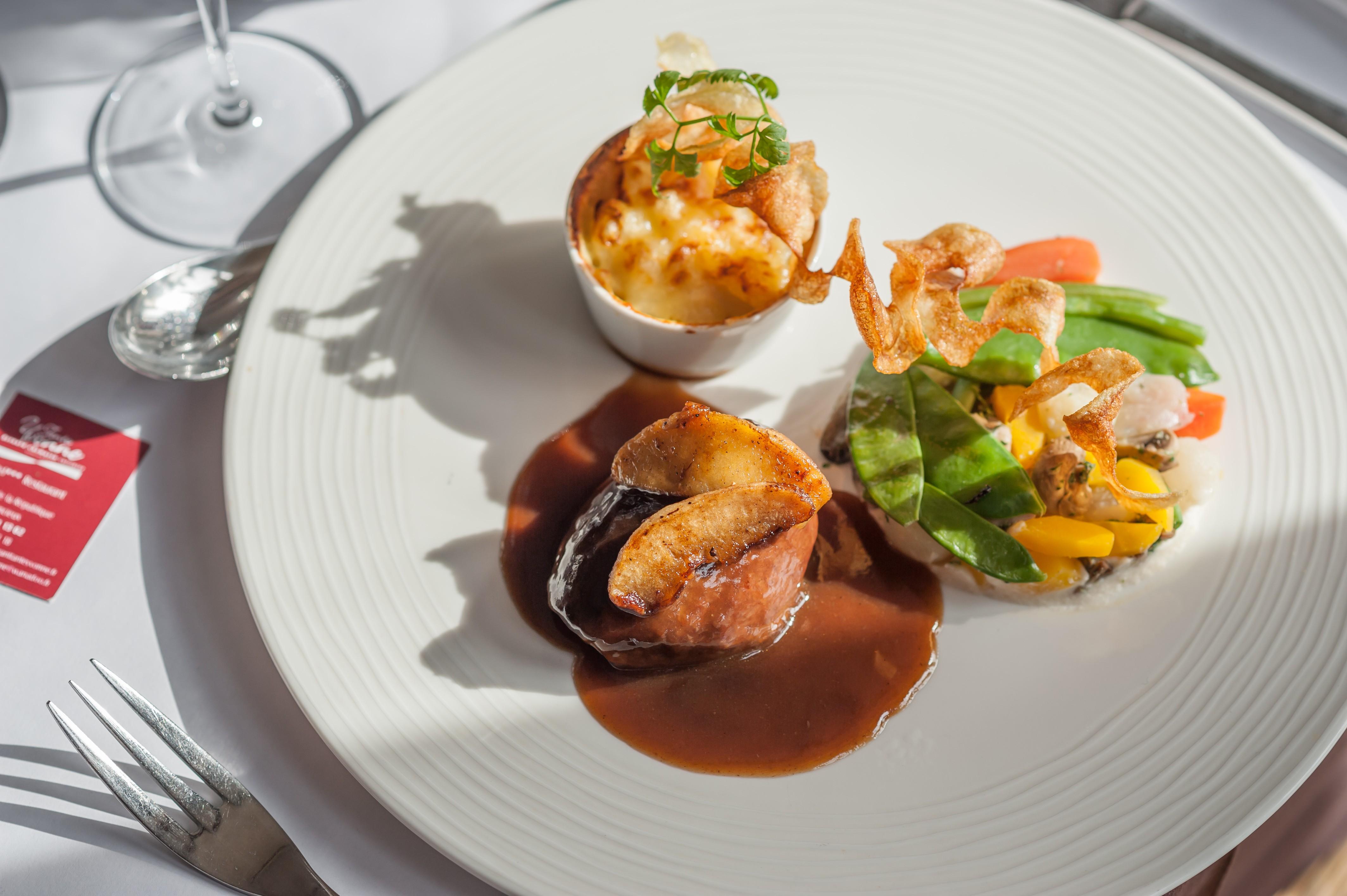 Logis Hotel Tante Yvonne & Son Restaurant Semi-Gastronomique - Lyon Nord Quincieux エクステリア 写真