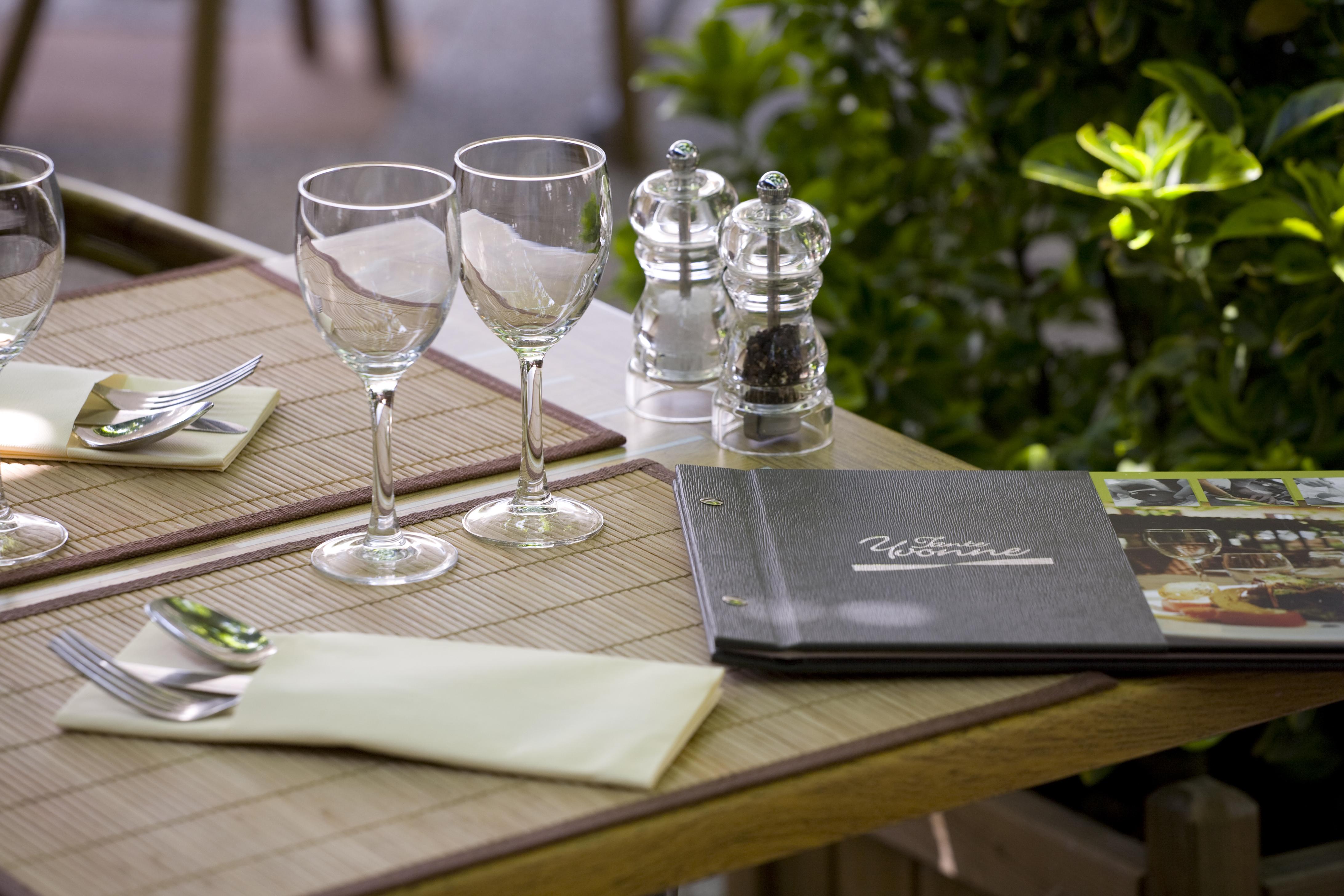 Logis Hotel Tante Yvonne & Son Restaurant Semi-Gastronomique - Lyon Nord Quincieux エクステリア 写真
