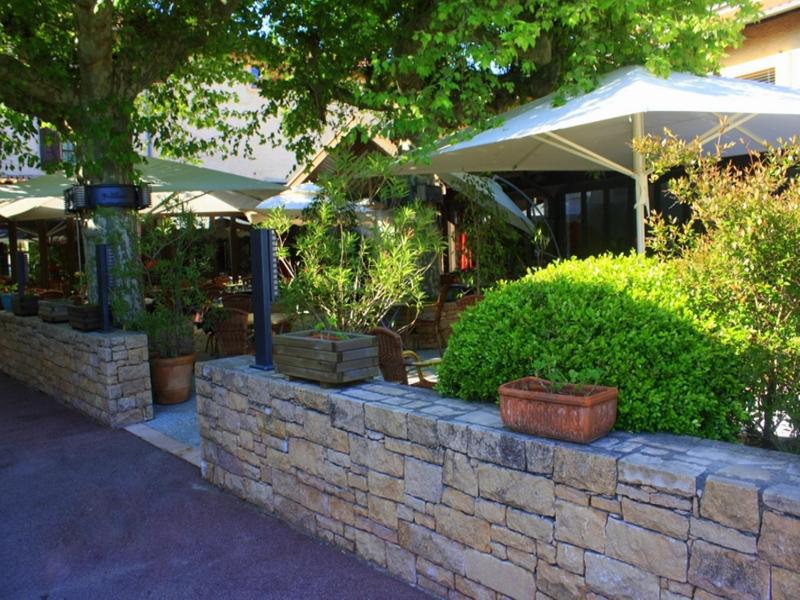 Logis Hotel Tante Yvonne & Son Restaurant Semi-Gastronomique - Lyon Nord Quincieux エクステリア 写真