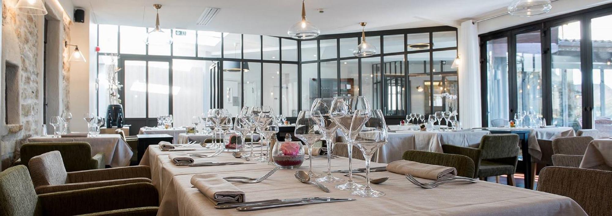 Logis Hotel Tante Yvonne & Son Restaurant Semi-Gastronomique - Lyon Nord Quincieux エクステリア 写真