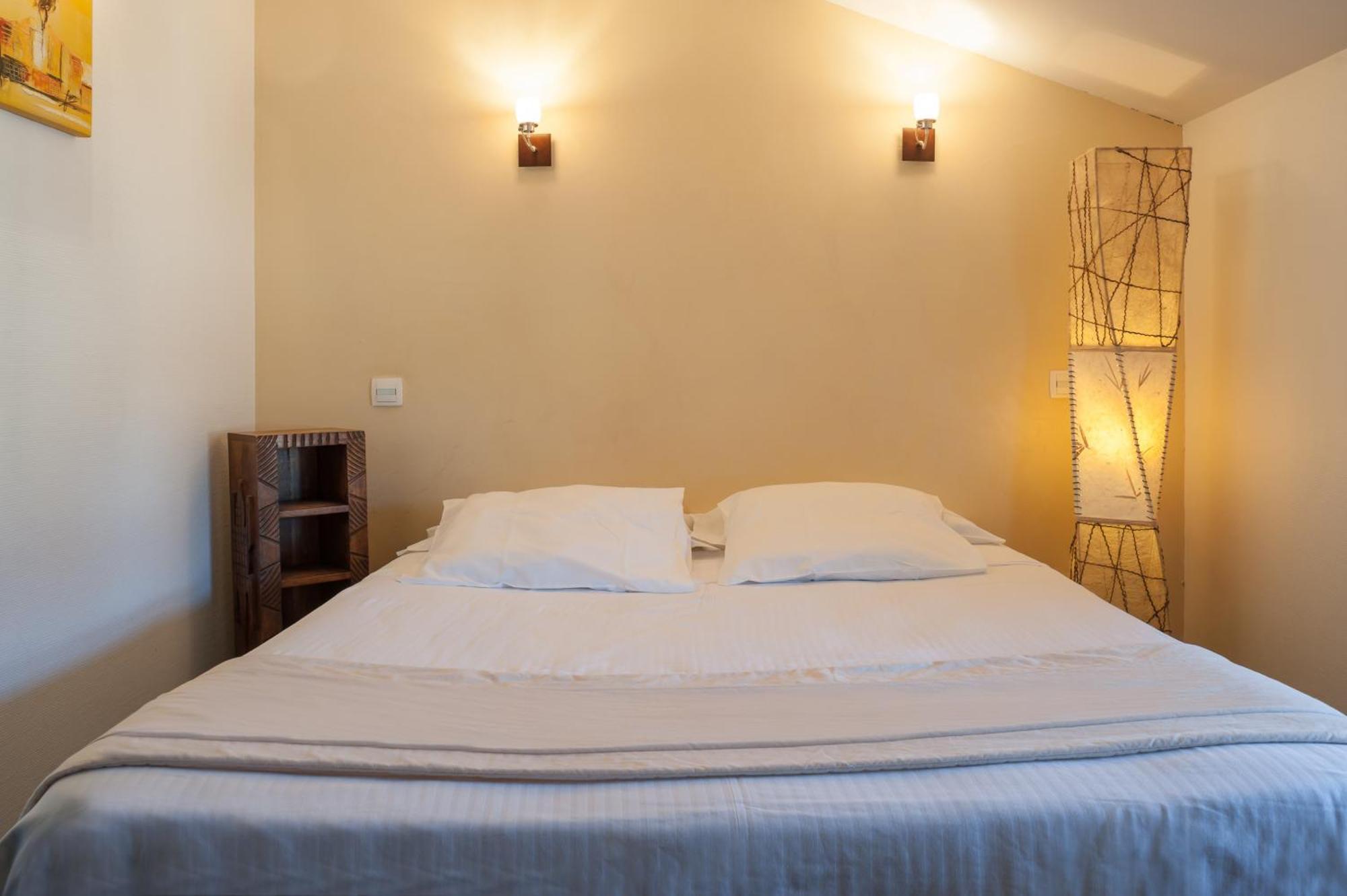 Logis Hotel Tante Yvonne & Son Restaurant Semi-Gastronomique - Lyon Nord Quincieux 部屋 写真
