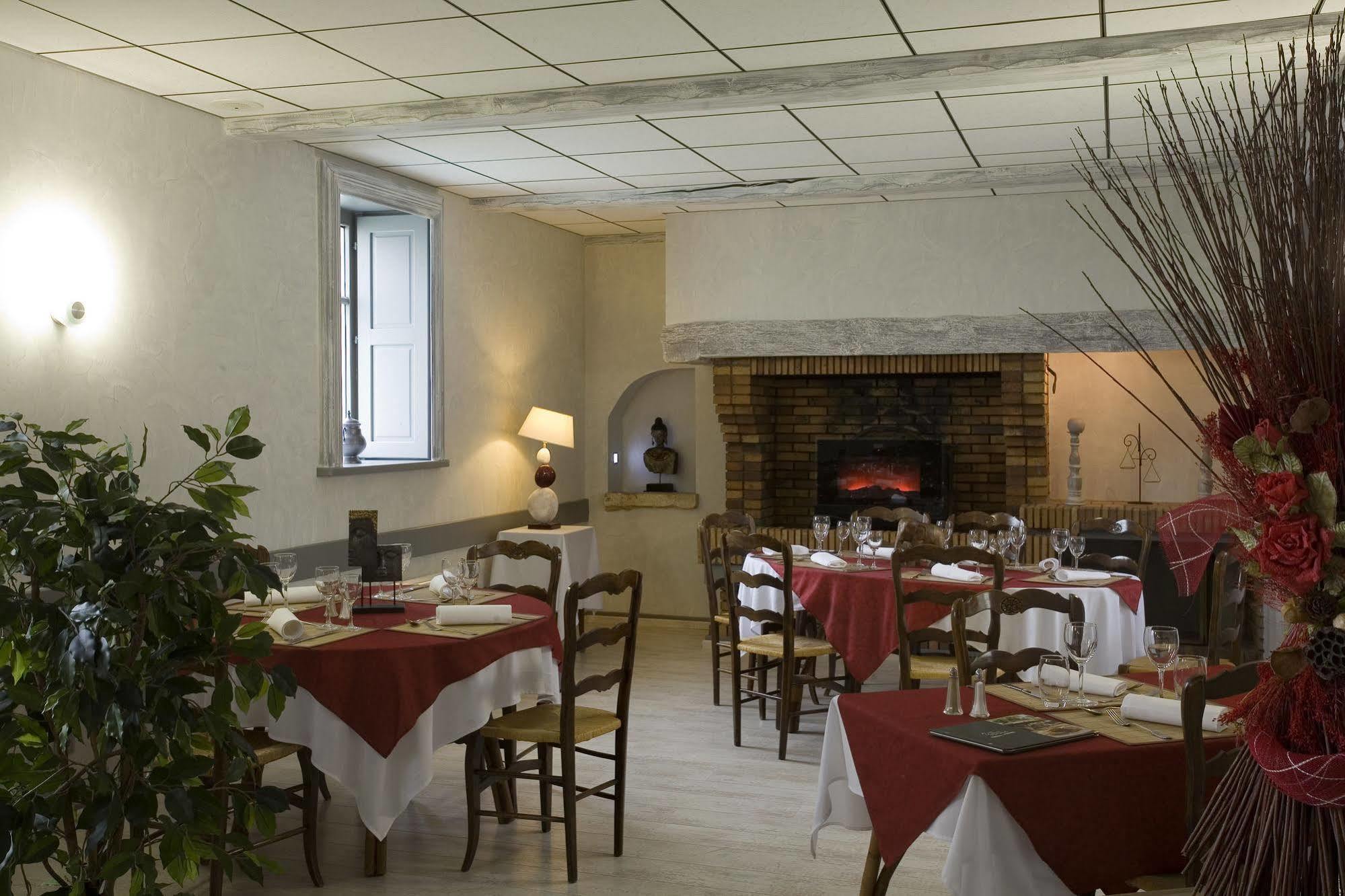 Logis Hotel Tante Yvonne & Son Restaurant Semi-Gastronomique - Lyon Nord Quincieux エクステリア 写真