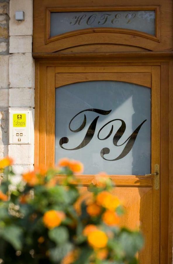 Logis Hotel Tante Yvonne & Son Restaurant Semi-Gastronomique - Lyon Nord Quincieux エクステリア 写真
